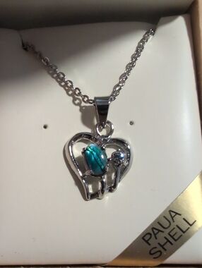 NIB Canada Souvenir Paua Shell Heart Pendant Necklace Wooden Box